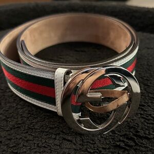 Gucci Men's Belt with Silver Buckle and Green-Red Stripe